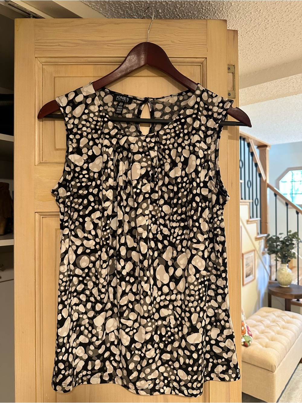 Jones New York Black and White Sleeveless Printed Camisole